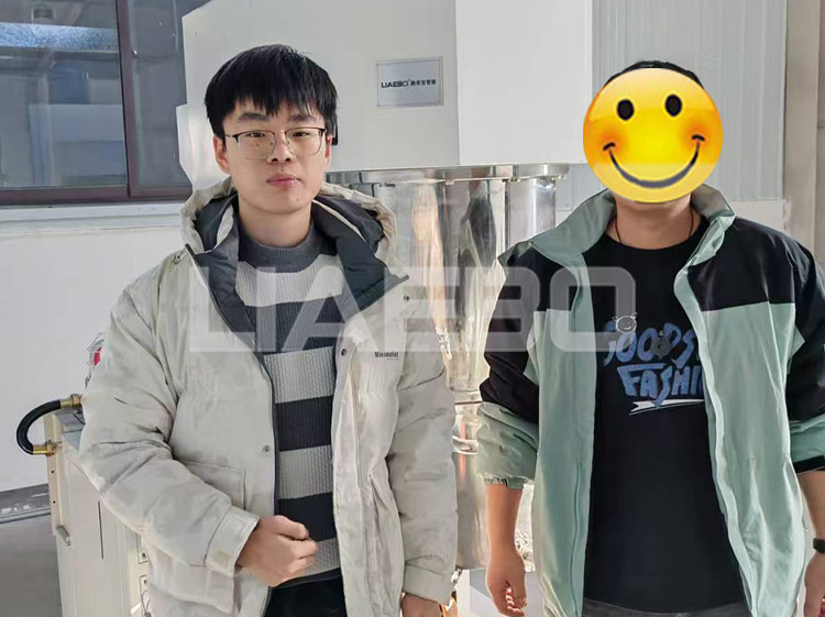 陜西某科技有限公司 ，60L雙行星攪拌機(jī)調(diào)試成功