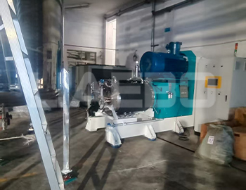 青島某有限公司300L砂磨機(jī)調(diào)試成功