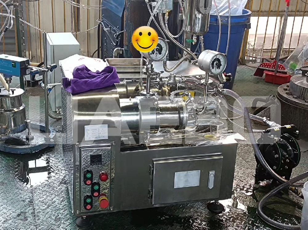 湖北某控股集團1L納米砂磨機調(diào)試成功